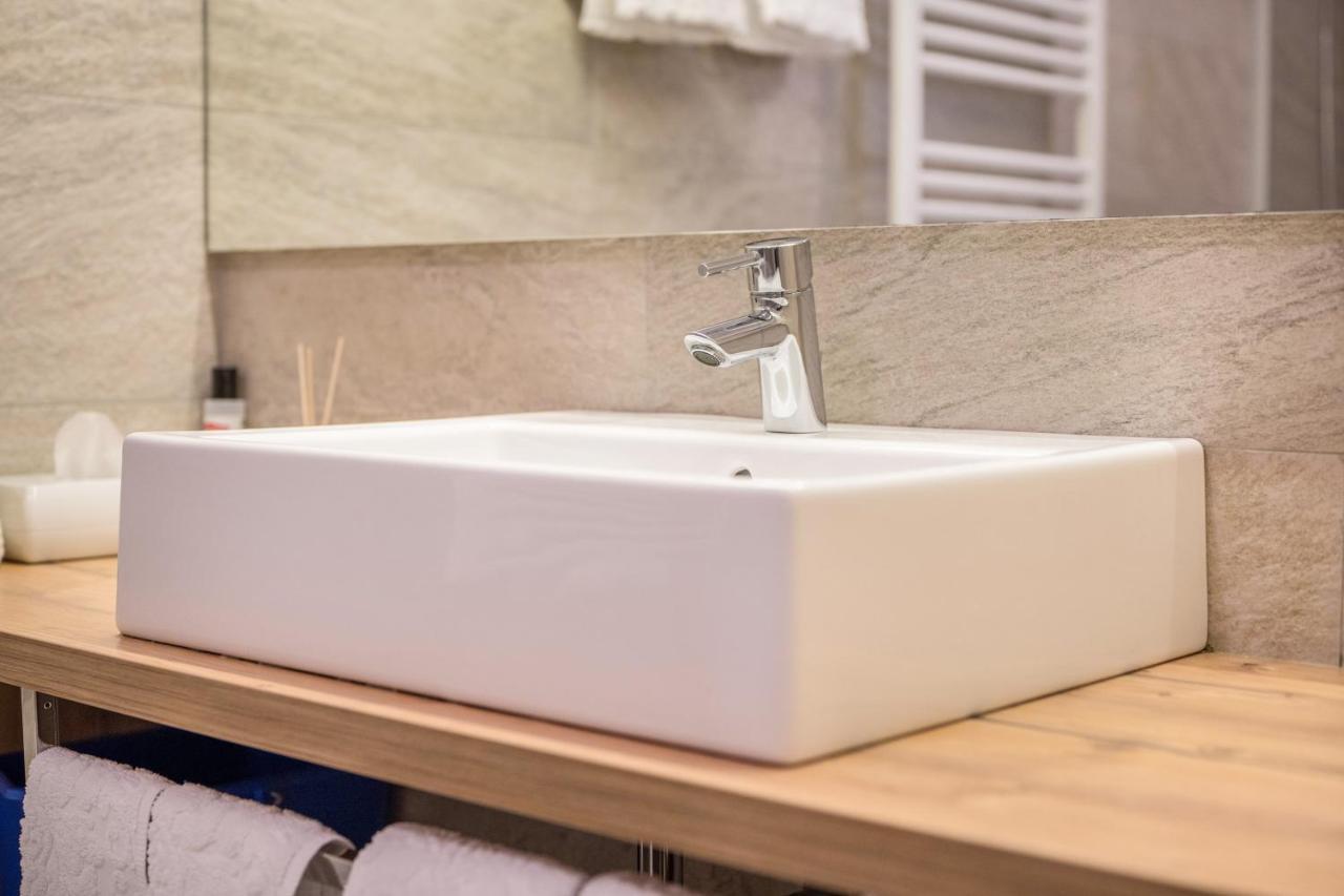 Appartement Haus Zur Vogelweide App 1 à Dobbiaco Extérieur photo